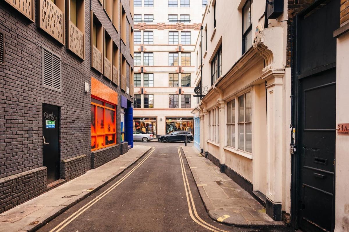 Quirky And Cosy Soho Stables House * London